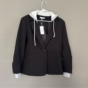 Black and Gray Blazer with Structured Shoulders and Traditional Lapels